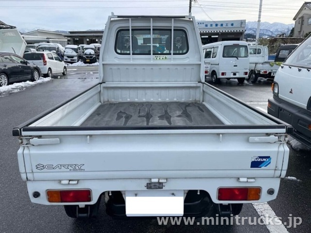 Genuine low mileage Suzuki Carry Truck is on sale. It can go to US 